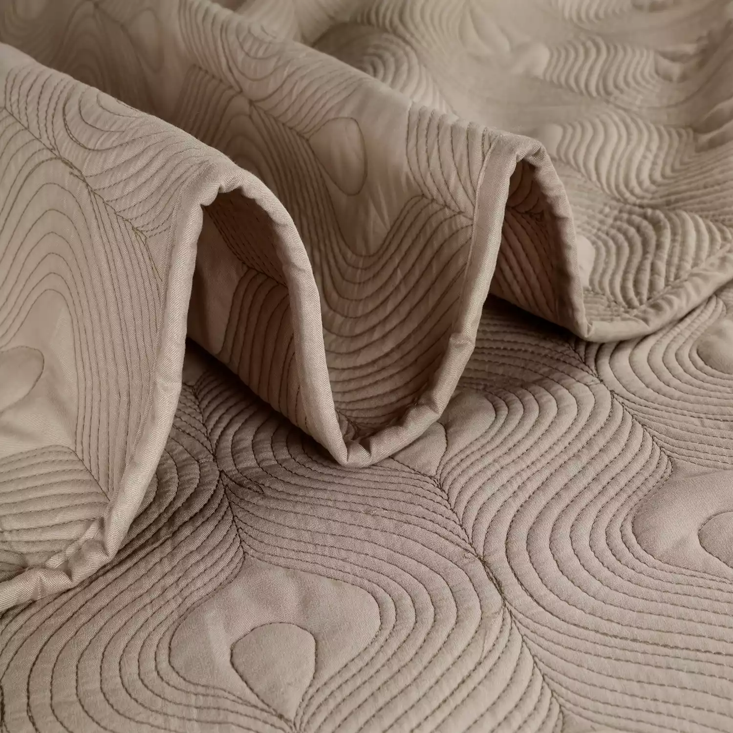 Valtellina India Amora Embroidery Quilted King Size 5 Piece Bedspread Set - Image 3